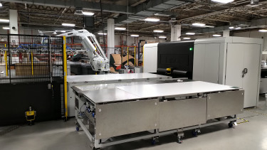 Cowan Graphics installs the Fujifilm Inca OnsetX3 HS.